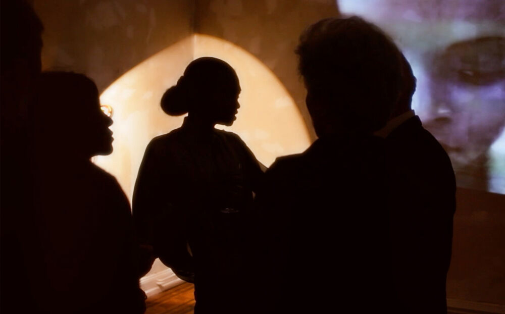 Debra Shaw bei M.Bassy